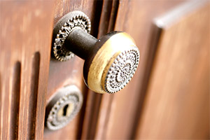 南巨摩郡南部町の家の玄関ドアなどを鍵開け